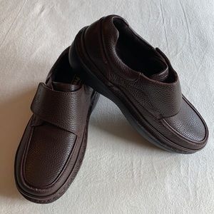 *Propet Scandia Slip on shoe  with leather strap
